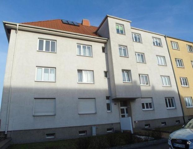 Einbauküche kann übernommen werden * Helle 2-Zimmer-Wohnung im 2.OG mit Laminatboden & Badewanne - Photo 1