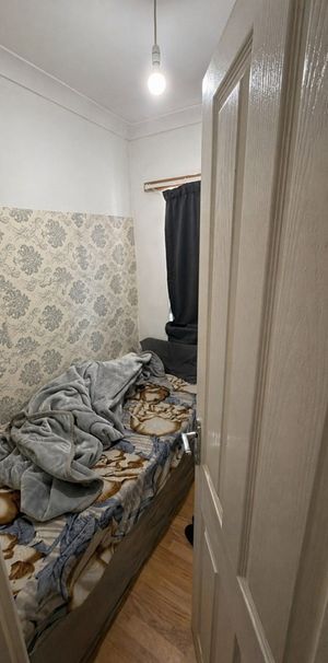 Room in a Shared House, Margery Terrace, E7 - Photo 1