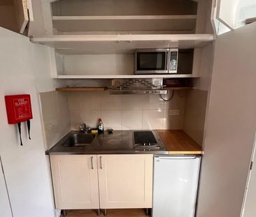 Studio Flat, Gloucester Gardens, NW11 - Photo 6