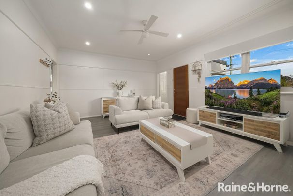 STUNNING HOUSE FOR RENT ACROSS GLENFIELD STATION! - Photo 1