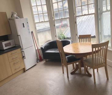 3 bedroom flat to rent - Photo 4