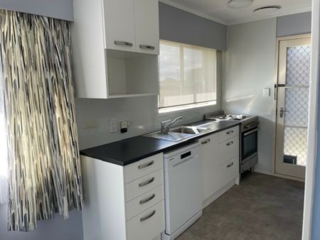 LOCATION LOCATION - Photo 5