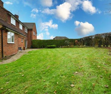 3 bed semi-detached house to rent in Blakes Lane, Leatherhead, KT24 - Photo 1