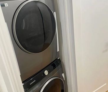 7 Sussex Avenue #main floor - Photo 5