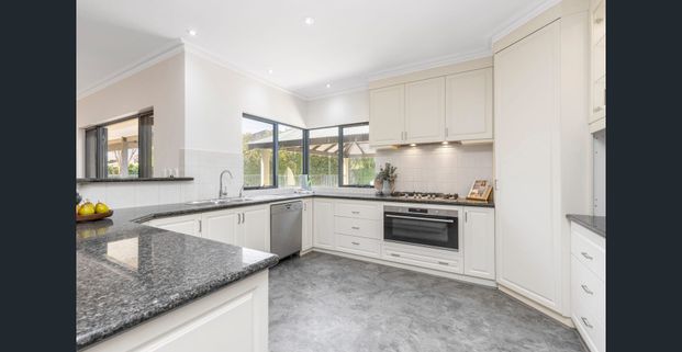 Elegant Lake View Sanctuary - Photo 1