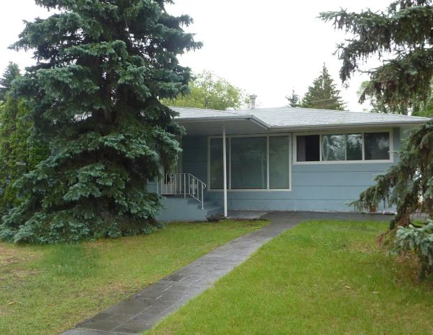 Spacious U of A Rooming House for Students! — 1 Bedroom Room For Rent - Photo 1