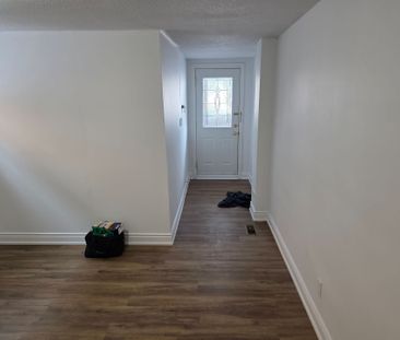 For Lease - 3257 Lednier Terrace Unit# Main/lower, Mississauga, Ont... - Photo 2