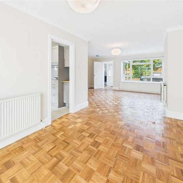 Royston Close, Walton-on-thames, KT12 - Photo 1