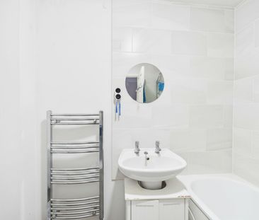 2 bedroom House in Avondale, Aldershot - Photo 5