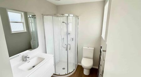 Newly Renovated Two Bedroom - Photo 5