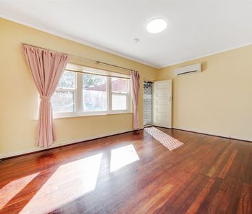 Charming One Bedroom Unit in Prime Location! - Photo 4