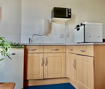 Bedsit, Waverley Road, BS6 - Photo 4