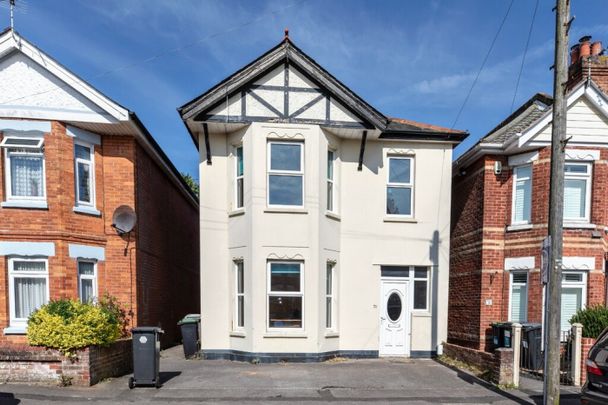 5 Bed Student House on Evelyn Road - Photo 1