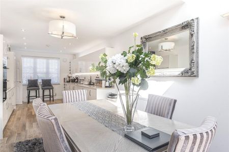 4 bedroom detached house to rent - Photo 2