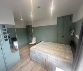 1 bedroom in a house share to rent - Photo 4