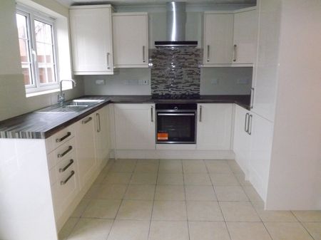 3 bedroom terraced house to rent - Photo 3