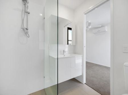 Elegant 3 Bedroom Townhouse in Moorooka - Photo 5