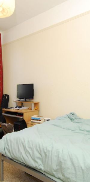Napier Terrace, Flat 2, Plymouth - Photo 1
