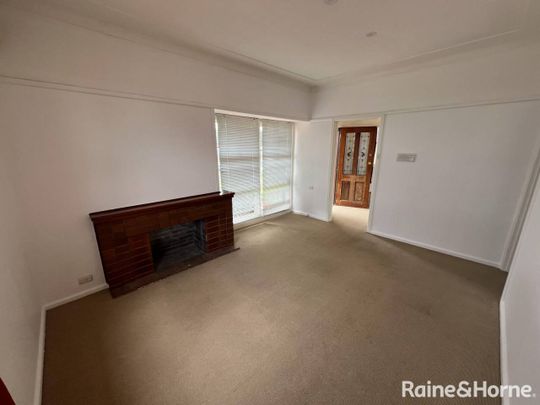Convenient & Comfortable Living in Bomaderry - Photo 1