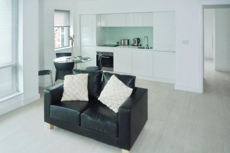 2 bedroom flat to rent - Photo 4