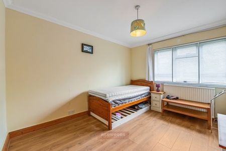 Maidenhead - Photo 2