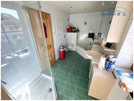 Schöne Doppelhaushälfte mit viel Platz & Ortsrandblick ideal für Ihre Familie - Photo 4