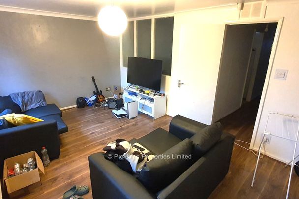 3 Bedroom Student Properties Leeds - Photo 1