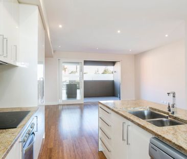Modern three bedroom townhouse - Photo 3