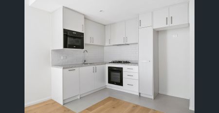 East Aspect courtyard large Living & Sunny - Photo 2