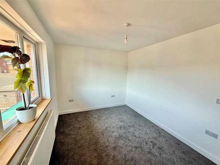 Totland Bay, Isle Of Wight, PO39 - Photo 3