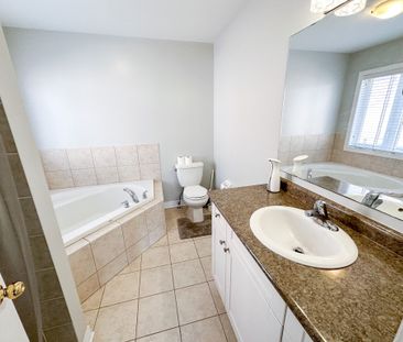 For Lease - 21 Fitzroy Avenue, Markham, Ontario - Photo 3