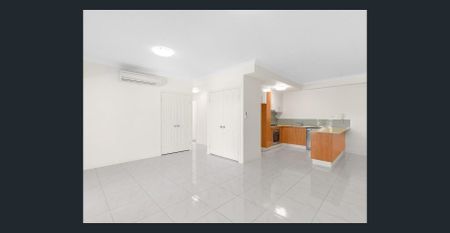 Spacious unit - Photo 4