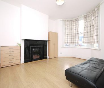 4 bedroom terraced house to rent - Photo 3