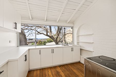 NEWLY RENOVATED APARTMENT IN MOSMAN VILLAGE - Photo 5