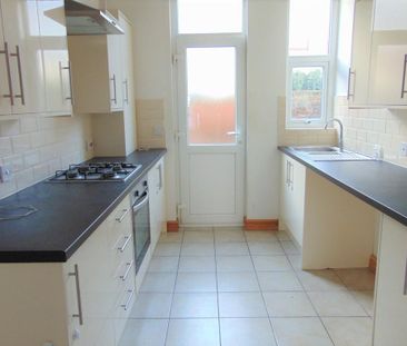 2 bedroom ground floor flat to rent - Photo 4
