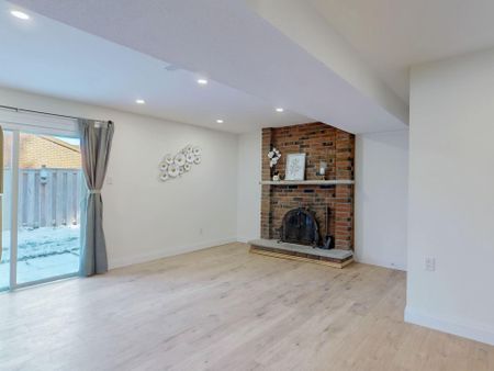 For Lease - 47 Lowe Boulevard, Newmarket, Ontario - Photo 5