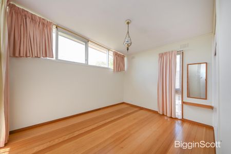 Charming Family Home with Versatile Living - Photo 4