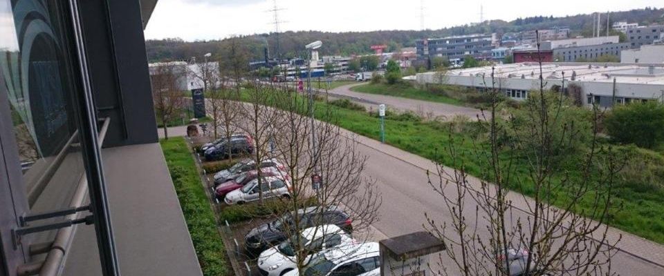 Büro an der Autobahnauffahrt, großen Fenstern & toller Aussicht - Photo 1