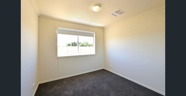 For Rent: Spacious Family Living - Available from 17 December – Apply via realestate.com.au only - Photo 1