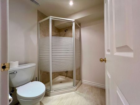 For Lease - 1450 Greenbriar Drive, Oakville, Ontario - Photo 3