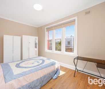 AFFORDABLE & WITHIN WALKING DISTANCE TO HOMEBUSH STATION/VIBRANT SH... - Photo 2