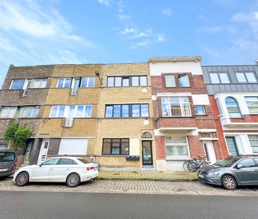 Instapklaar appartement met twee slaapkamers en terras nabij statio... - Foto 6