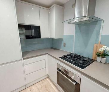 Stunning Bedroom House In Magnolia Gardens, HA8 - Photo 6