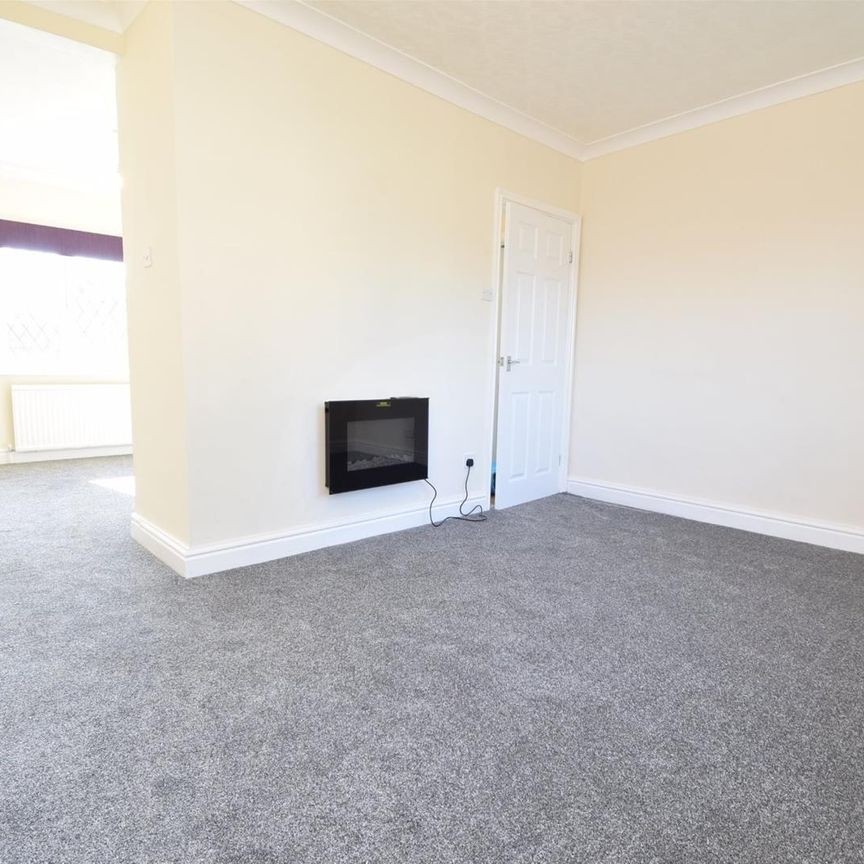Cromwell Crescent, Pontefract - Photo 1