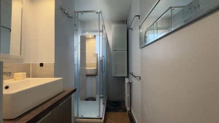 Appartement a louer Paris - Loyer €1 580/mois charges comprises ** - Photo 2