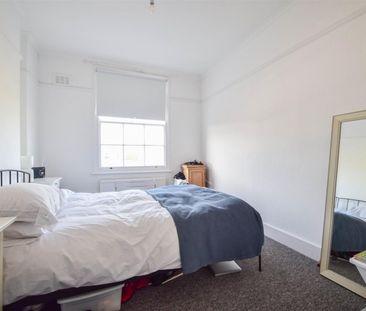 2 bedroom Flat To Let - Photo 4