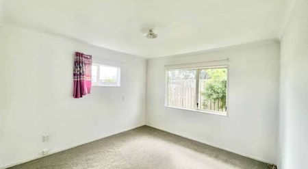 Mt Roskill 3 bedroom brick 3 bedroom house - Photo 2