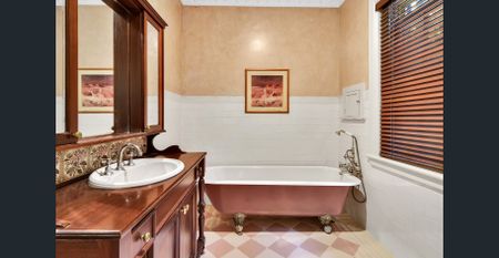 Charming 3 Bedroom Home in an Ideal Location. - Photo 2