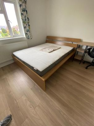 1 bedroom in a flat share to rent - Photo 1