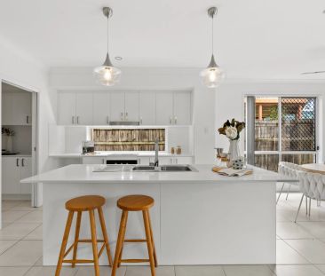 Immaculate Family Home with Ducted Aircon, Solar and Spacious Living ! - Photo 6